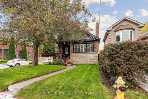 Photo of 1628 Woodbine Heights Boulevard, Toronto, ON M4B 3A5 (MLS # E12474225)