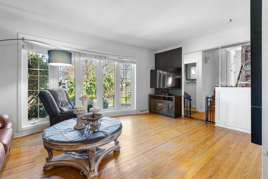 Photo of 8 Saturn Court, St. Catharines, ON L2M 2T1 (MLS # X12988802)