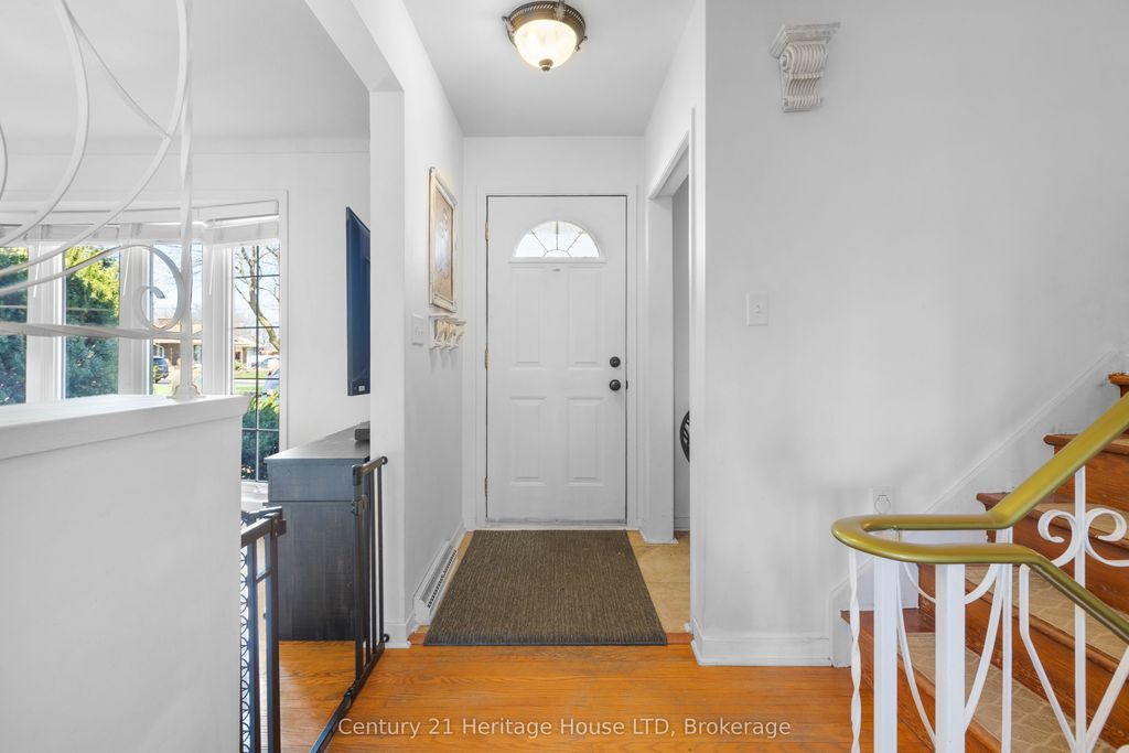 Photo of 8 Saturn Court, St. Catharines, ON L2M 2T1 (MLS # X12988802)