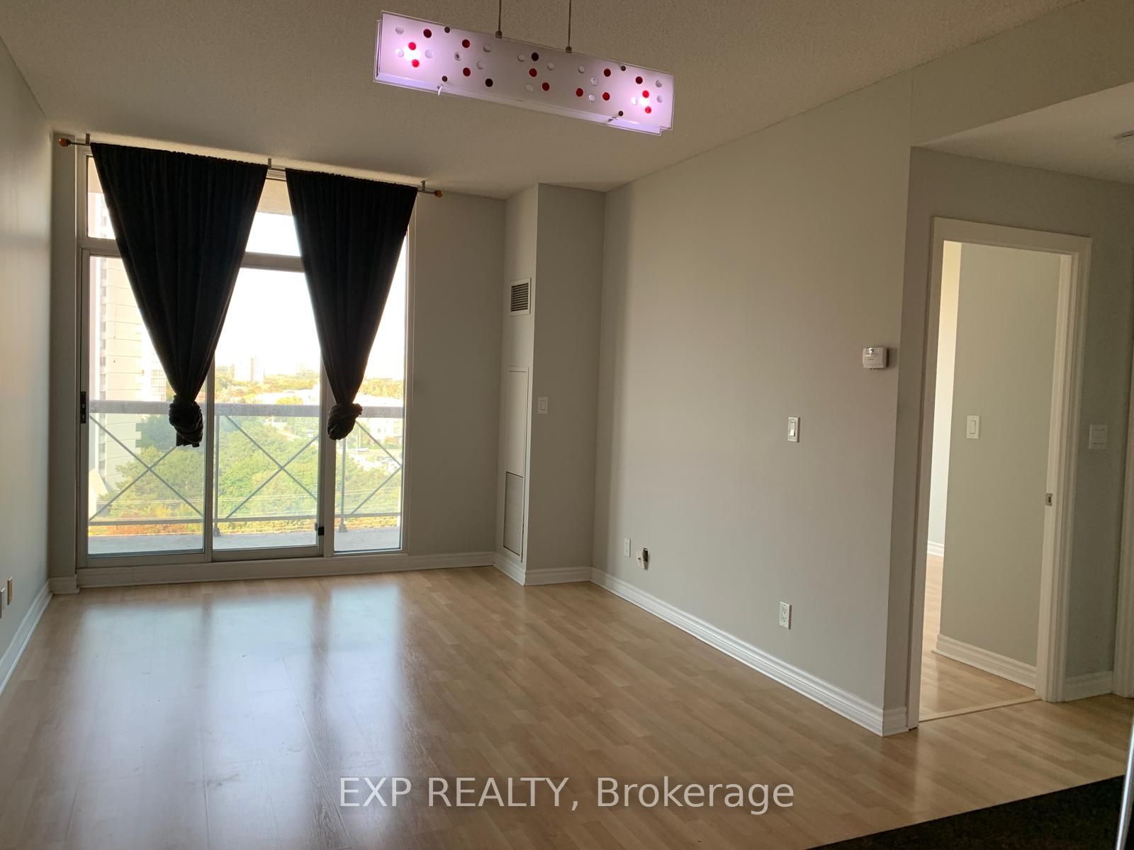 1359 Rathburn Road E 904