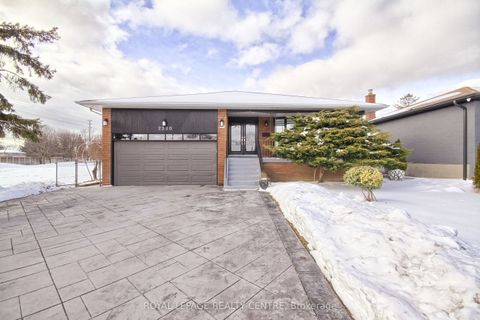 2320 Hensall Street Lower Mississauga ON L5A 2S9