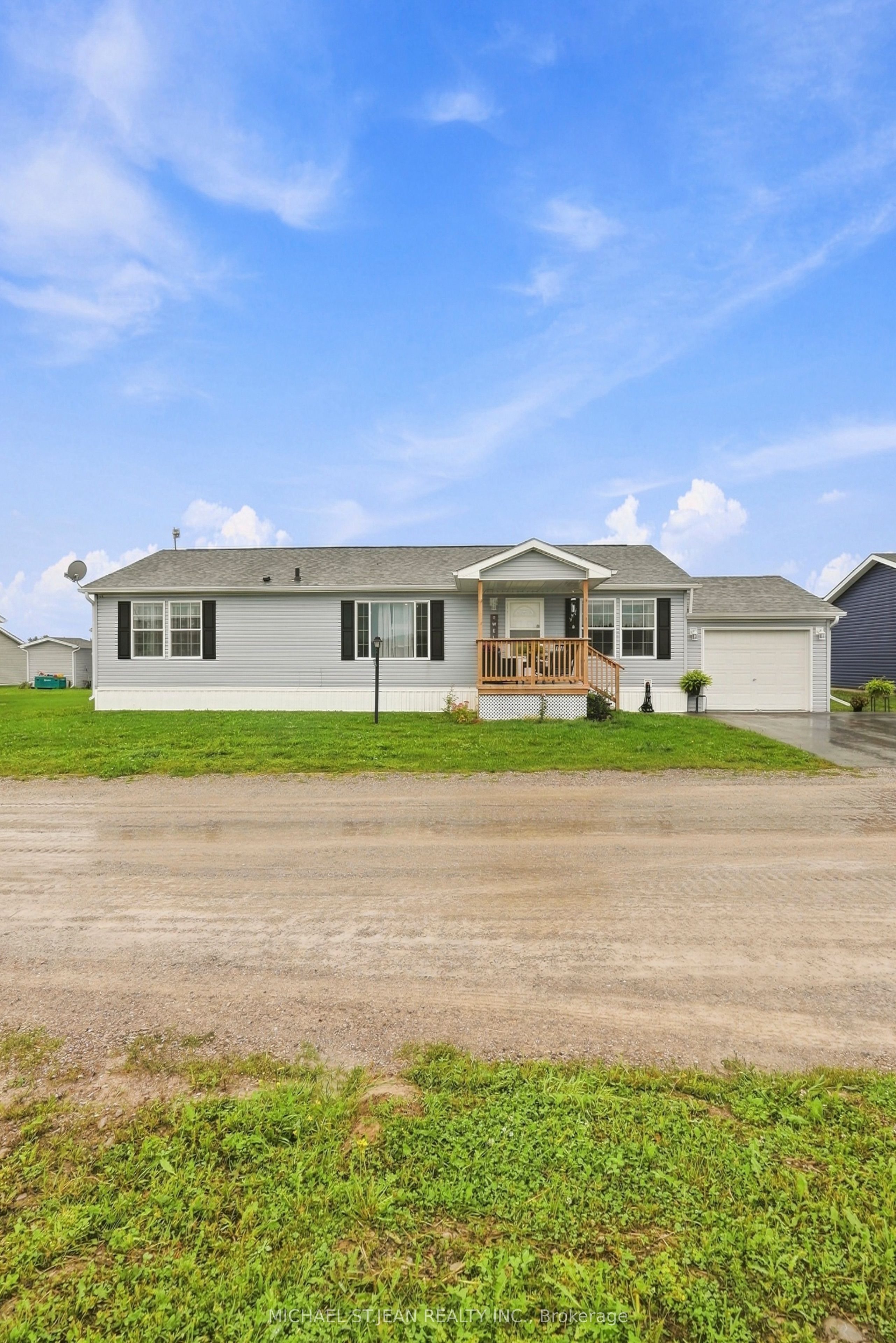 27 Hickory Hollow
