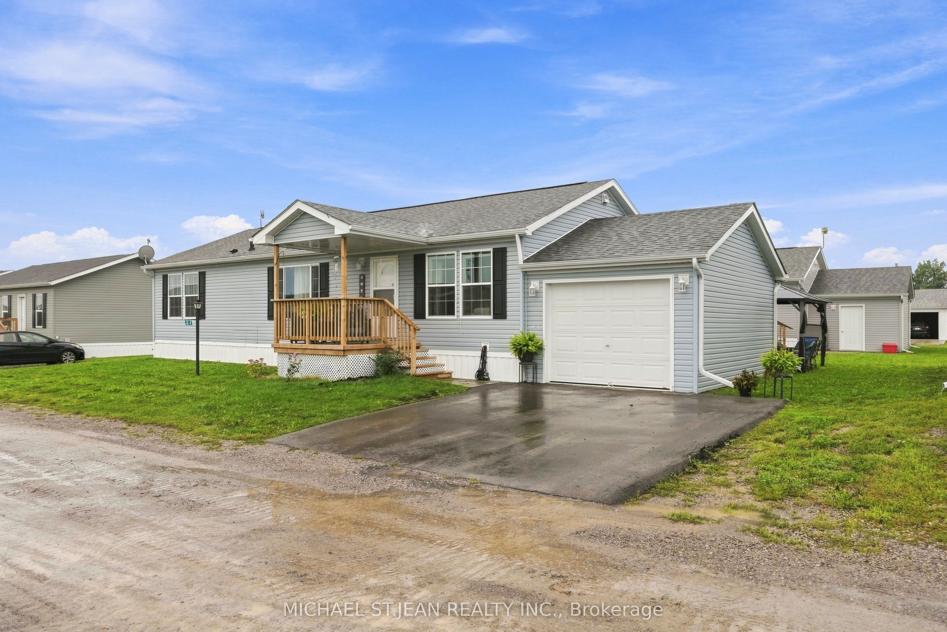 27 Hickory Hollow