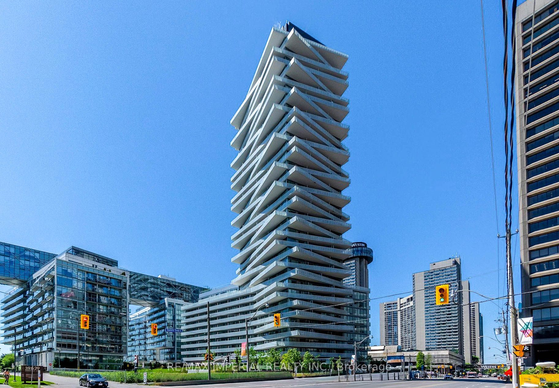 15 Queens Quay E 205