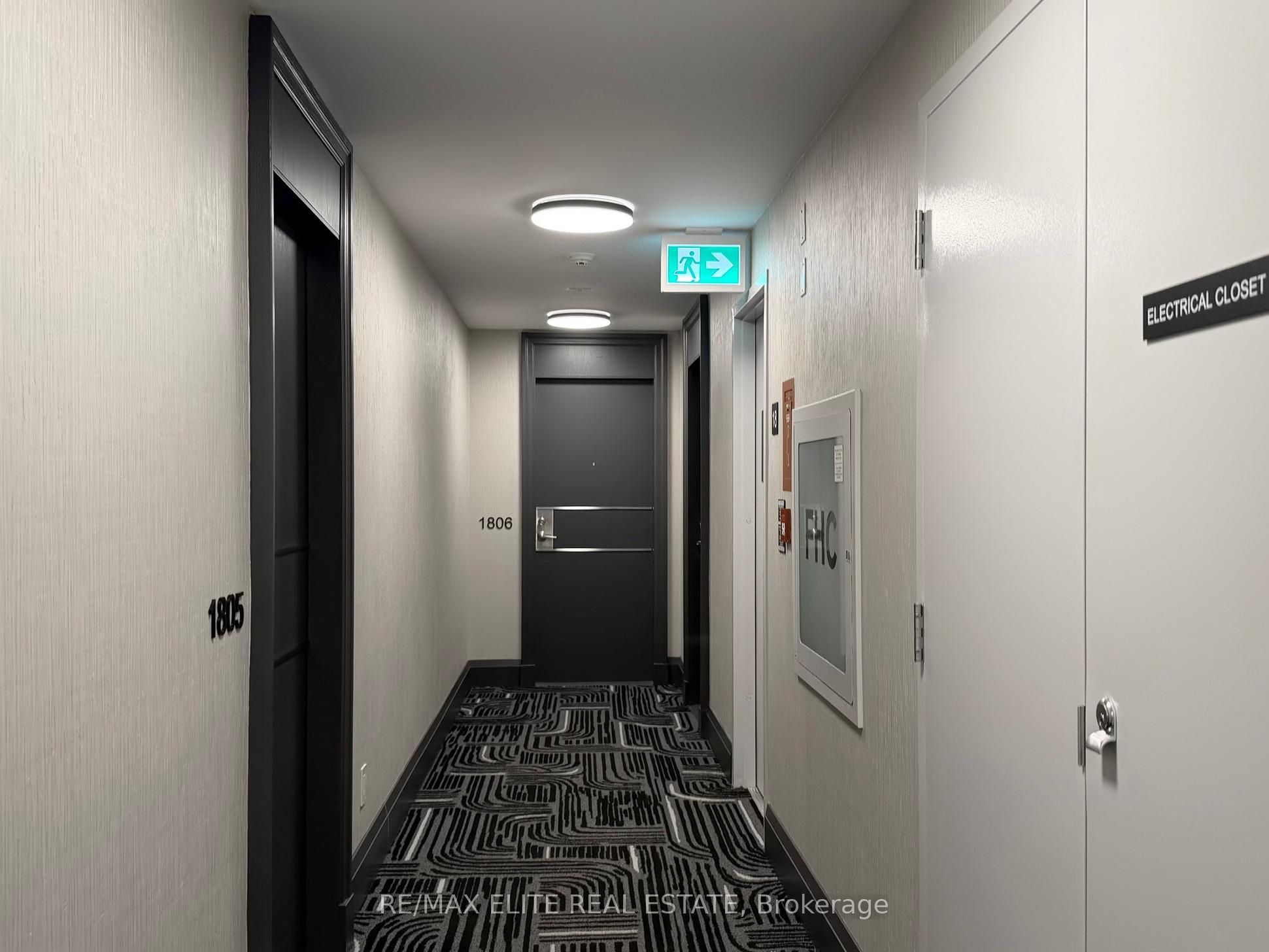 30 Grand Trunk Crescent 1806