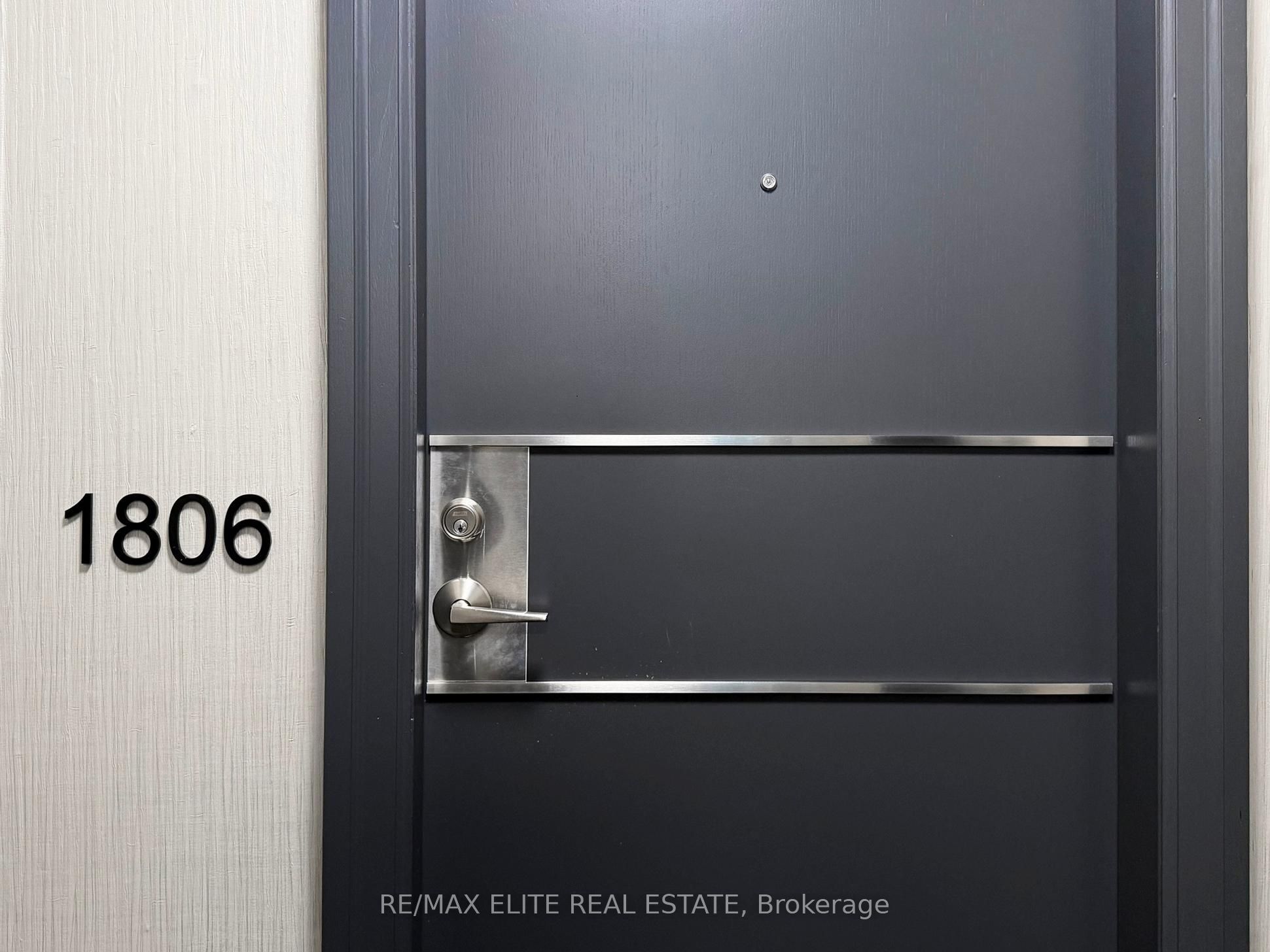 30 Grand Trunk Crescent 1806