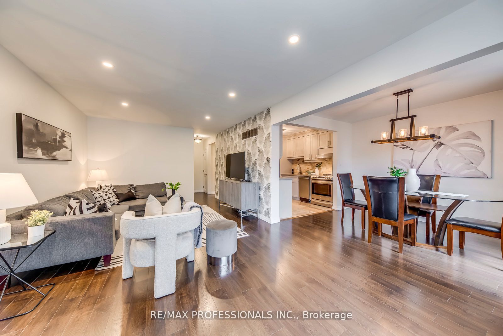 4345 Bloor Street W 51