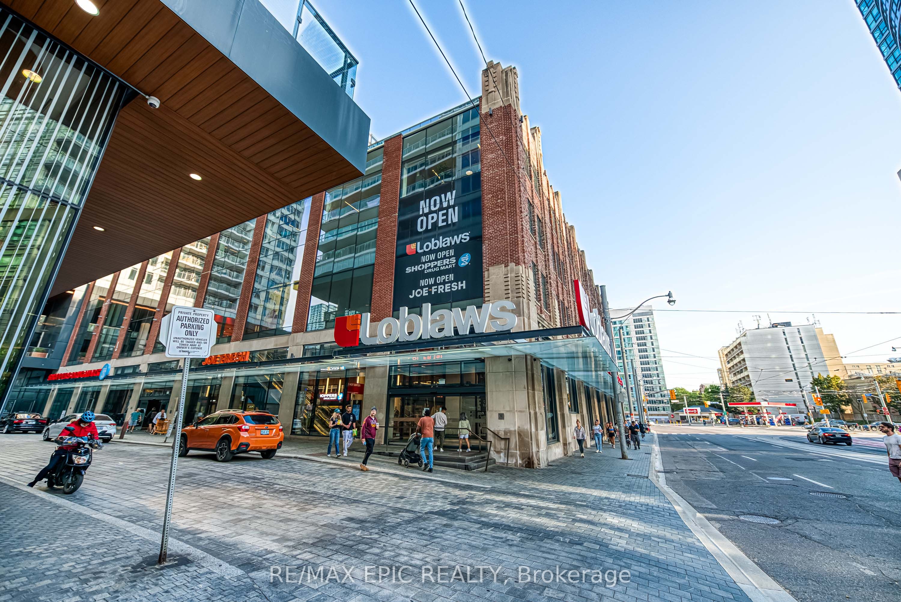 17 Bathurst Street 810