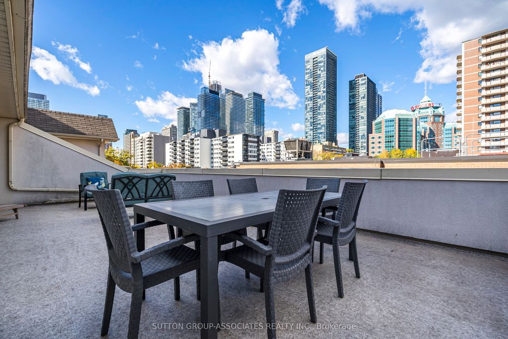 Photo of 539 Jarvis Street #PH7, Toronto, ON M4Y 2H7 (MLS # C12513170)