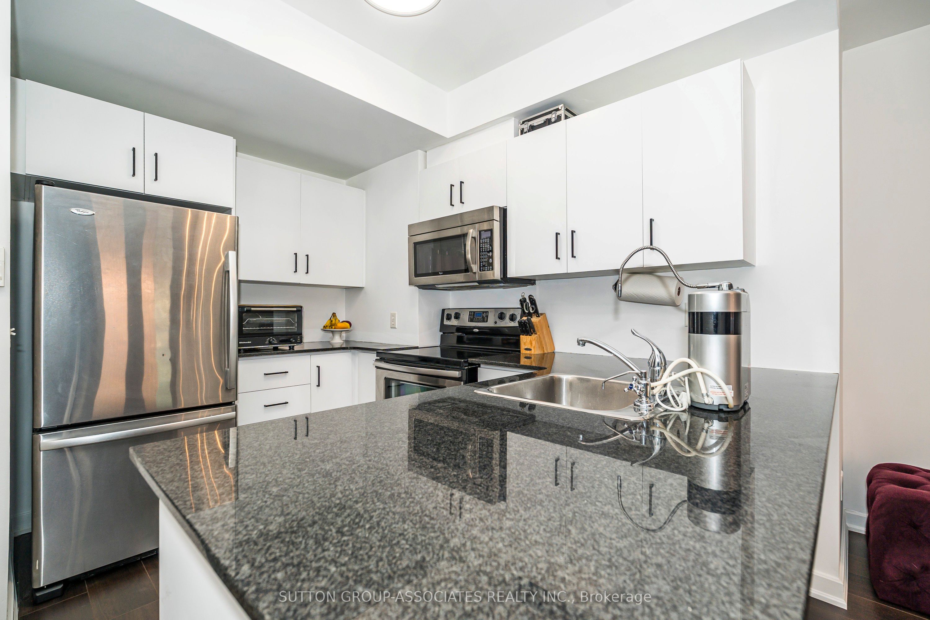 539 Jarvis Street PH7