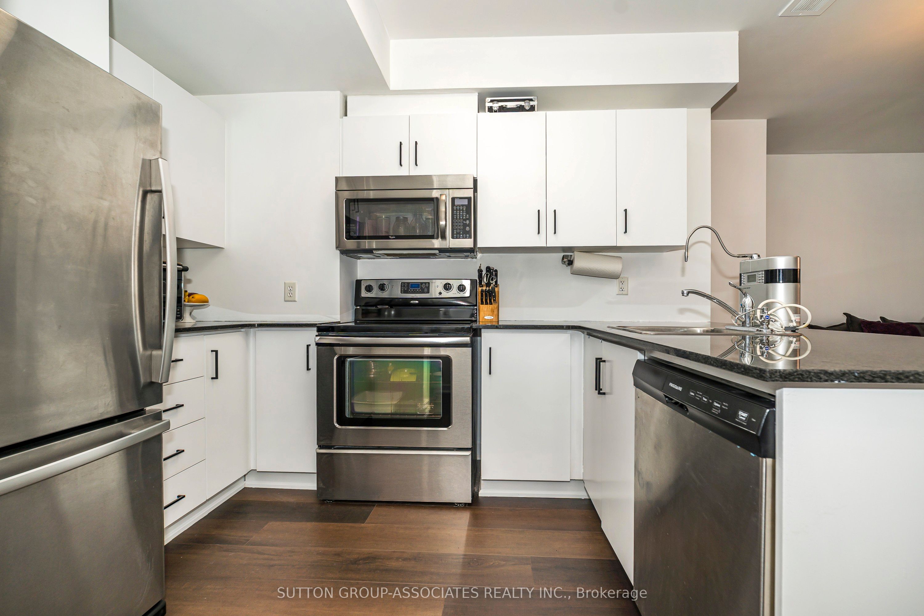 539 Jarvis Street PH7