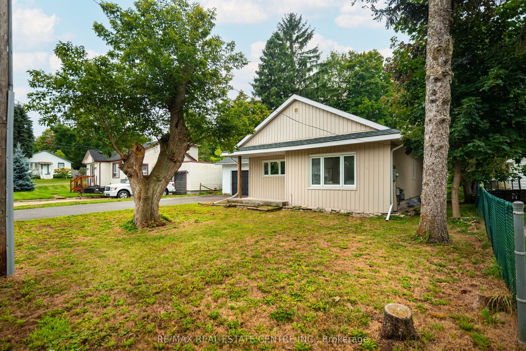 Photo of 23 Third Street, Orangeville, ON L9W 2B2 (MLS # W13778268)