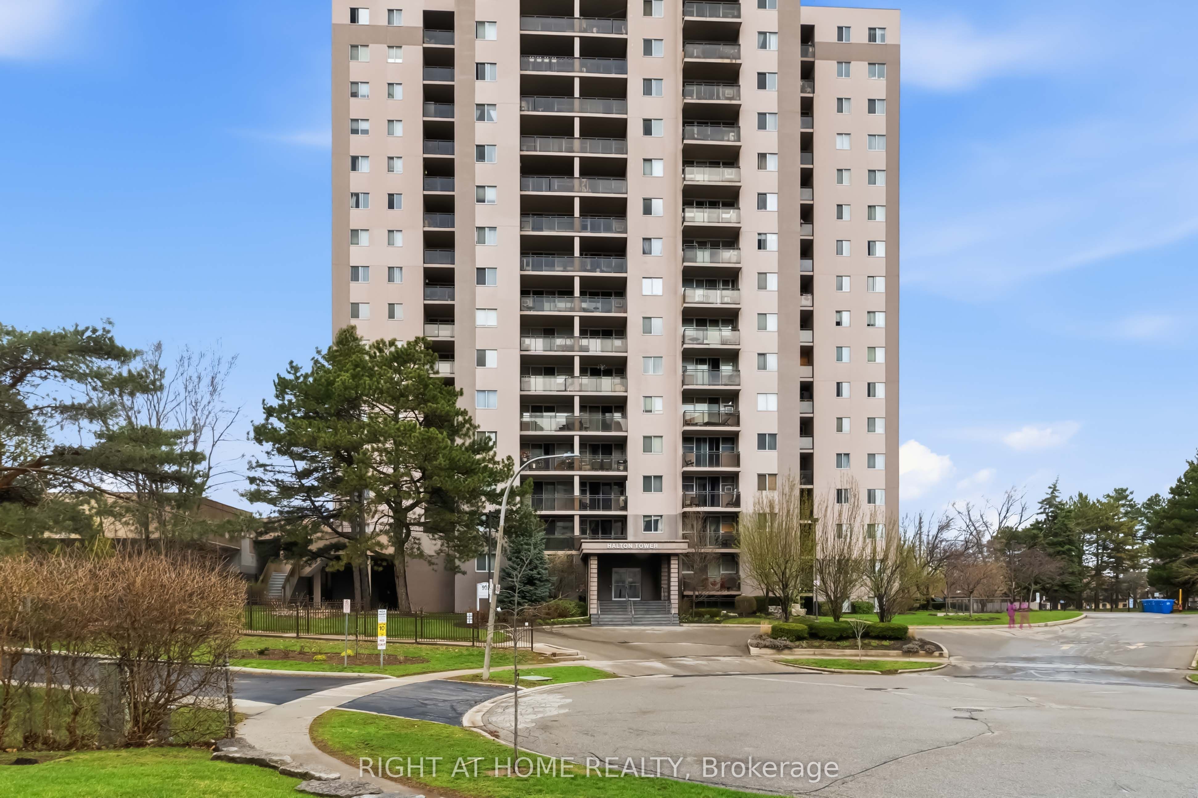 975 Warwick Court 1706