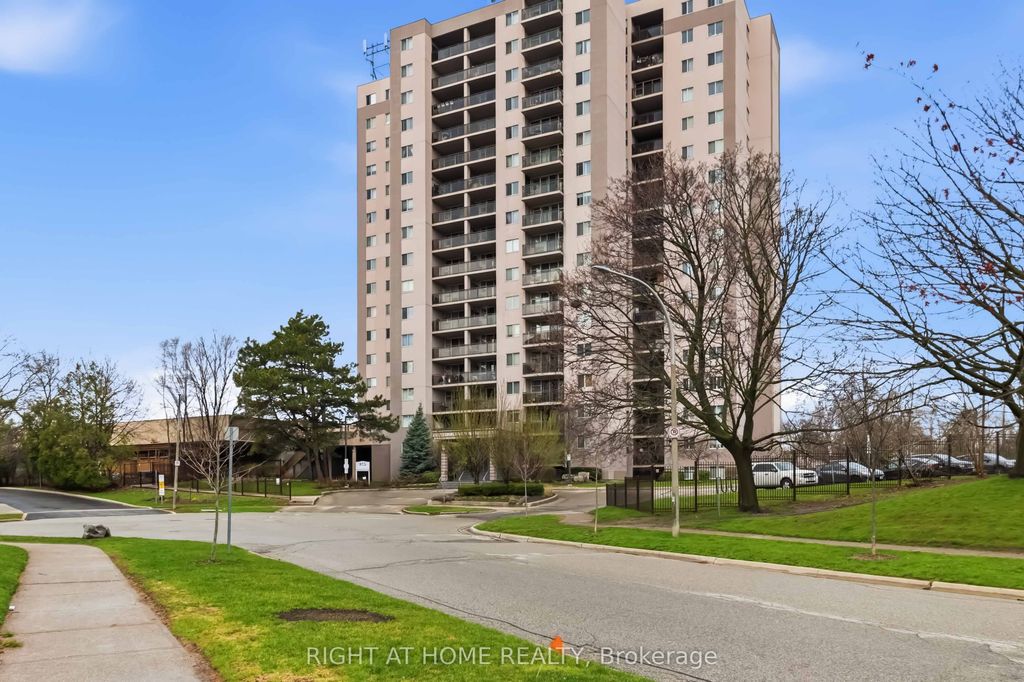 Photo of 975 Warwick Court #1706, Burlington, ON L7T 3Z7 (MLS # W13002246)