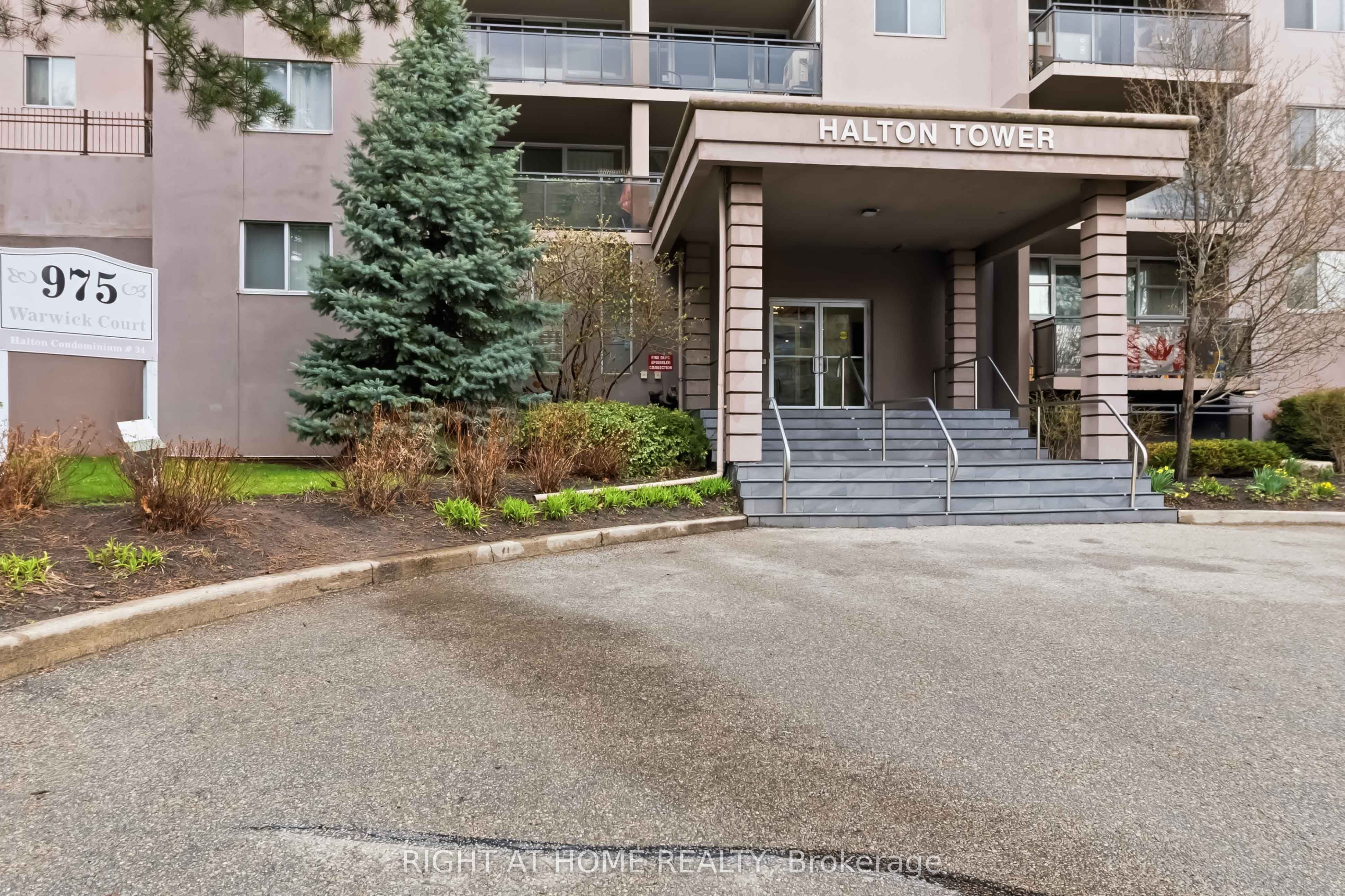 975 Warwick Court 1706