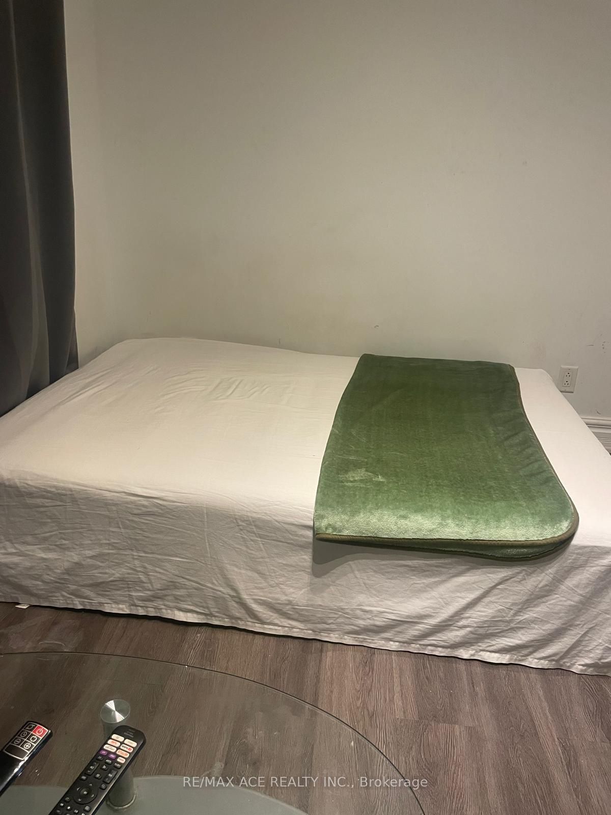 38 Emerson Avenue Room A