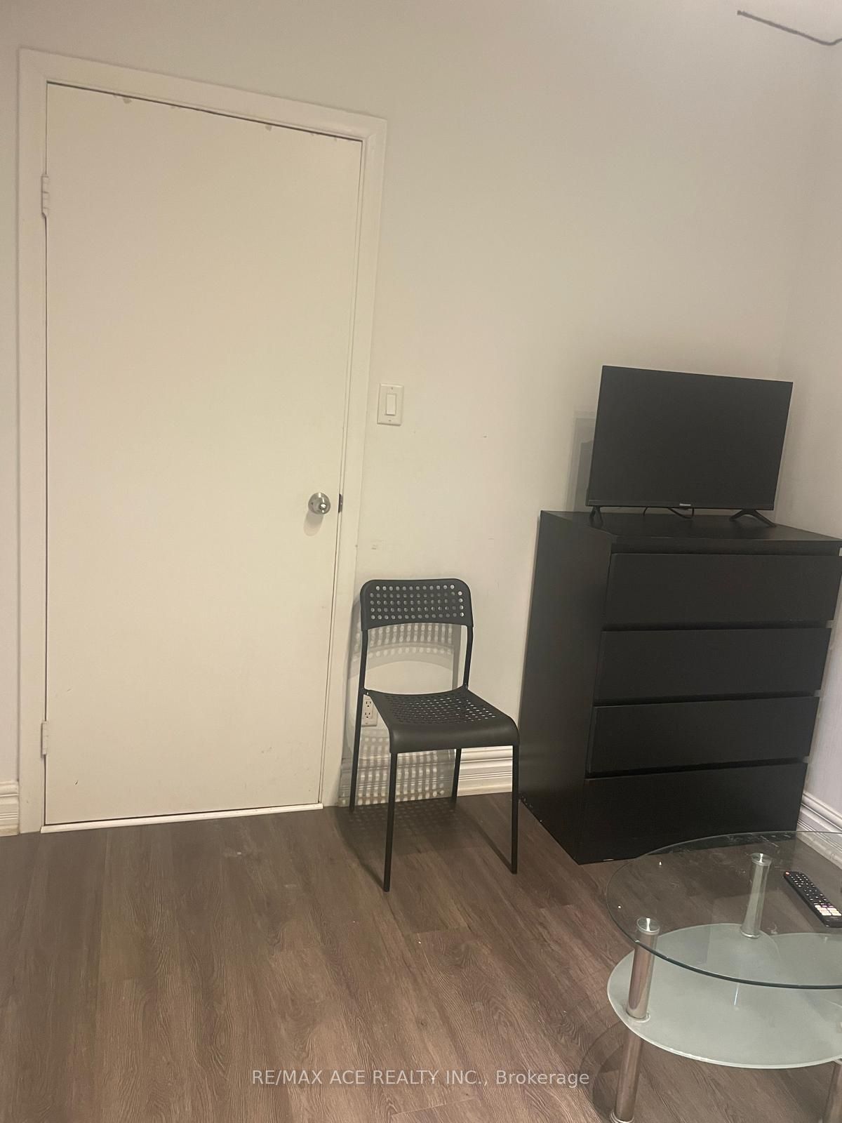 38 Emerson Avenue Room A