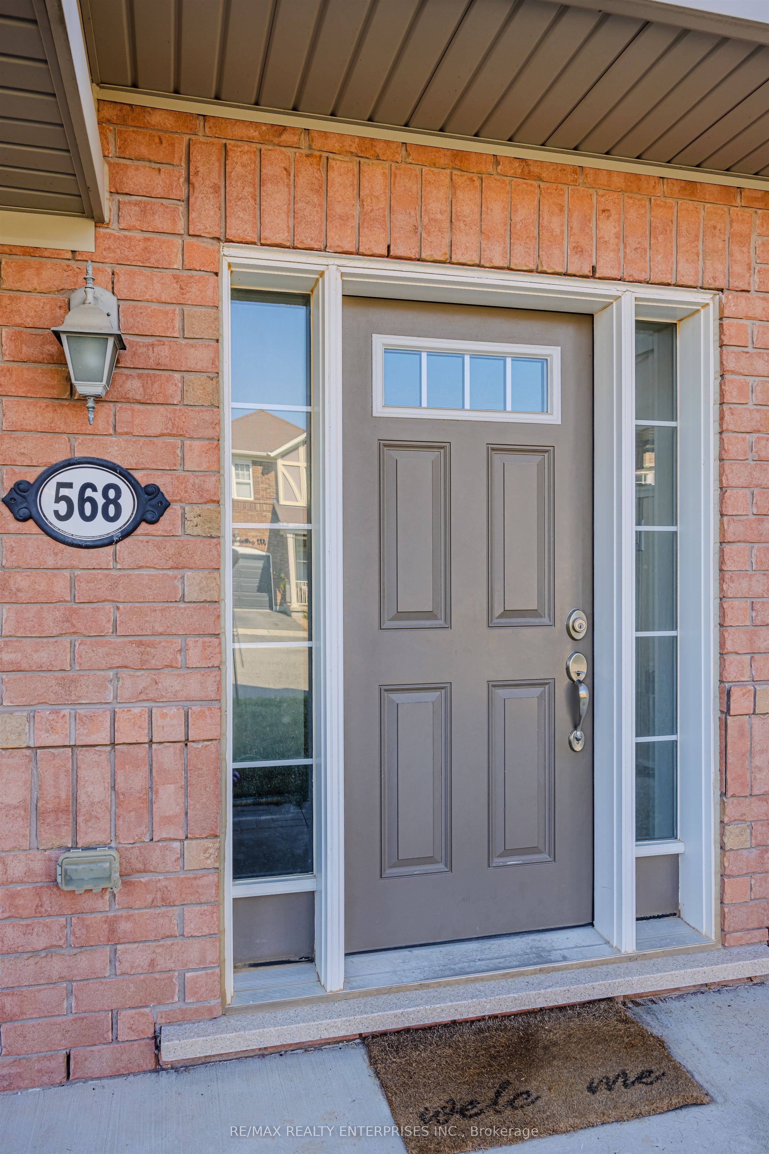 568 Attenborough Terrace