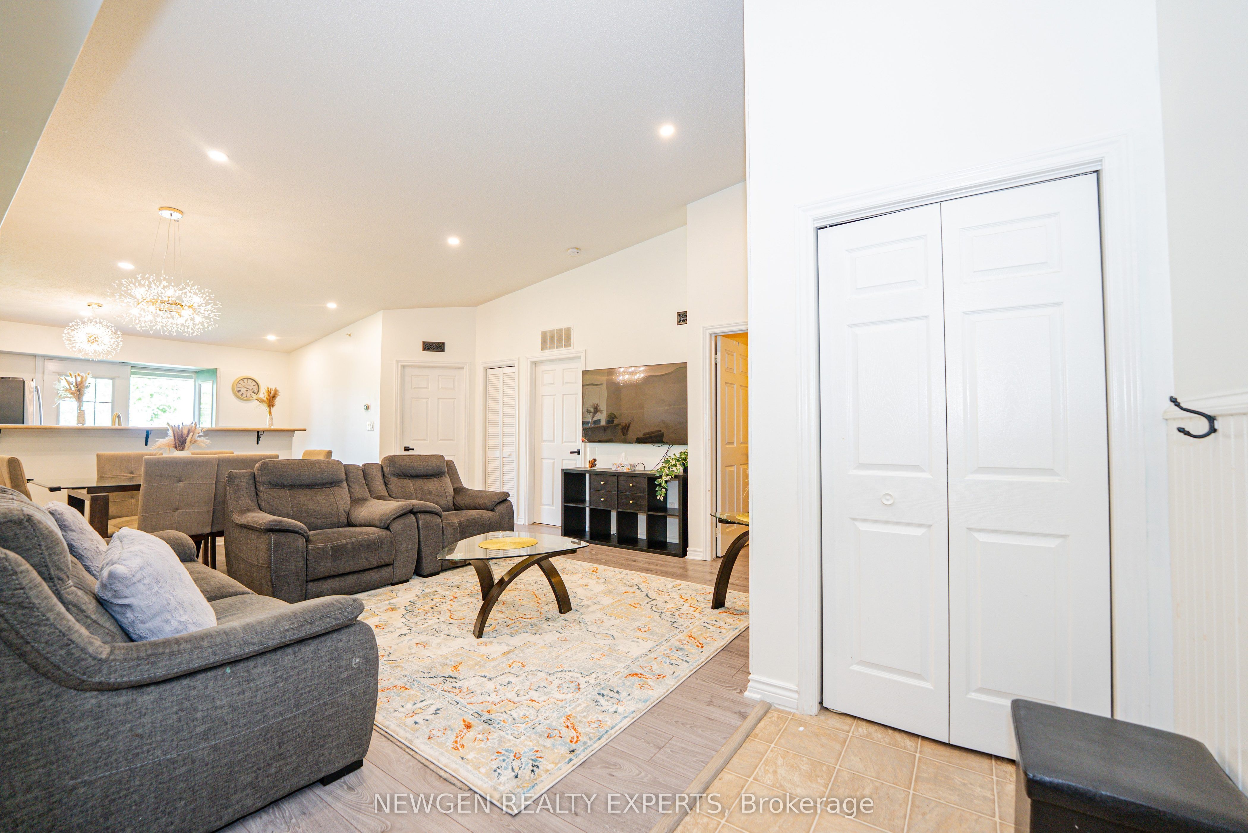 1479 Maple Avenue 405
