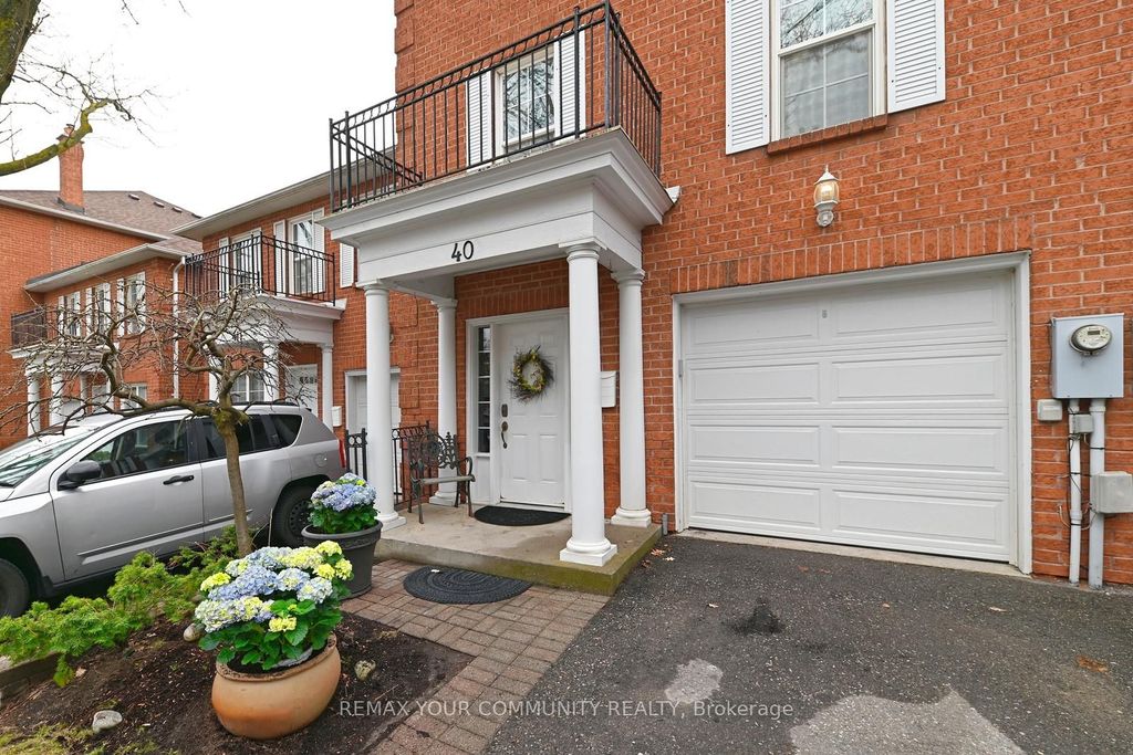 Photo of 40 Stornwood Court NE #40, Brampton, ON L6W 4H5 (MLS # W12999226)