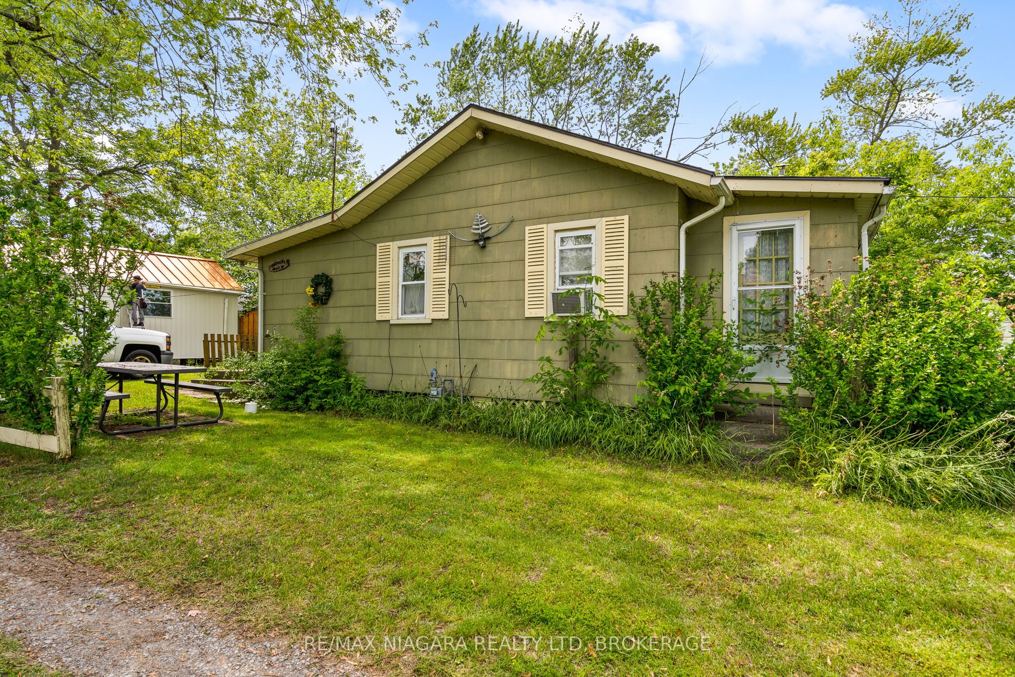 12211 Lakeshore Road