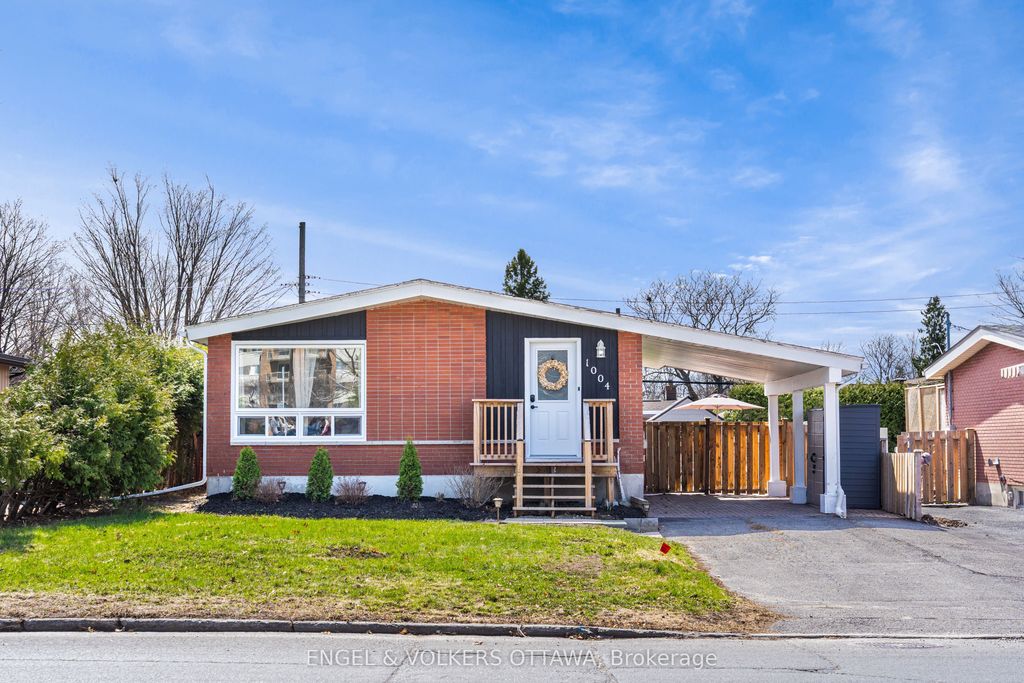 Photo of 1004 PLEASANT PARK Road, Elmvale Acres and Area, ON K1G 2A1 (MLS # X13064868)