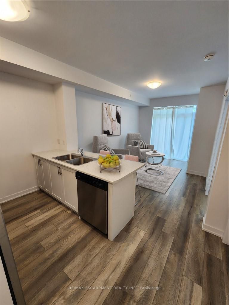 Photo of 5055 Greenlane Road #124, Lincoln, ON L0R 1B3 (MLS # X13428814)