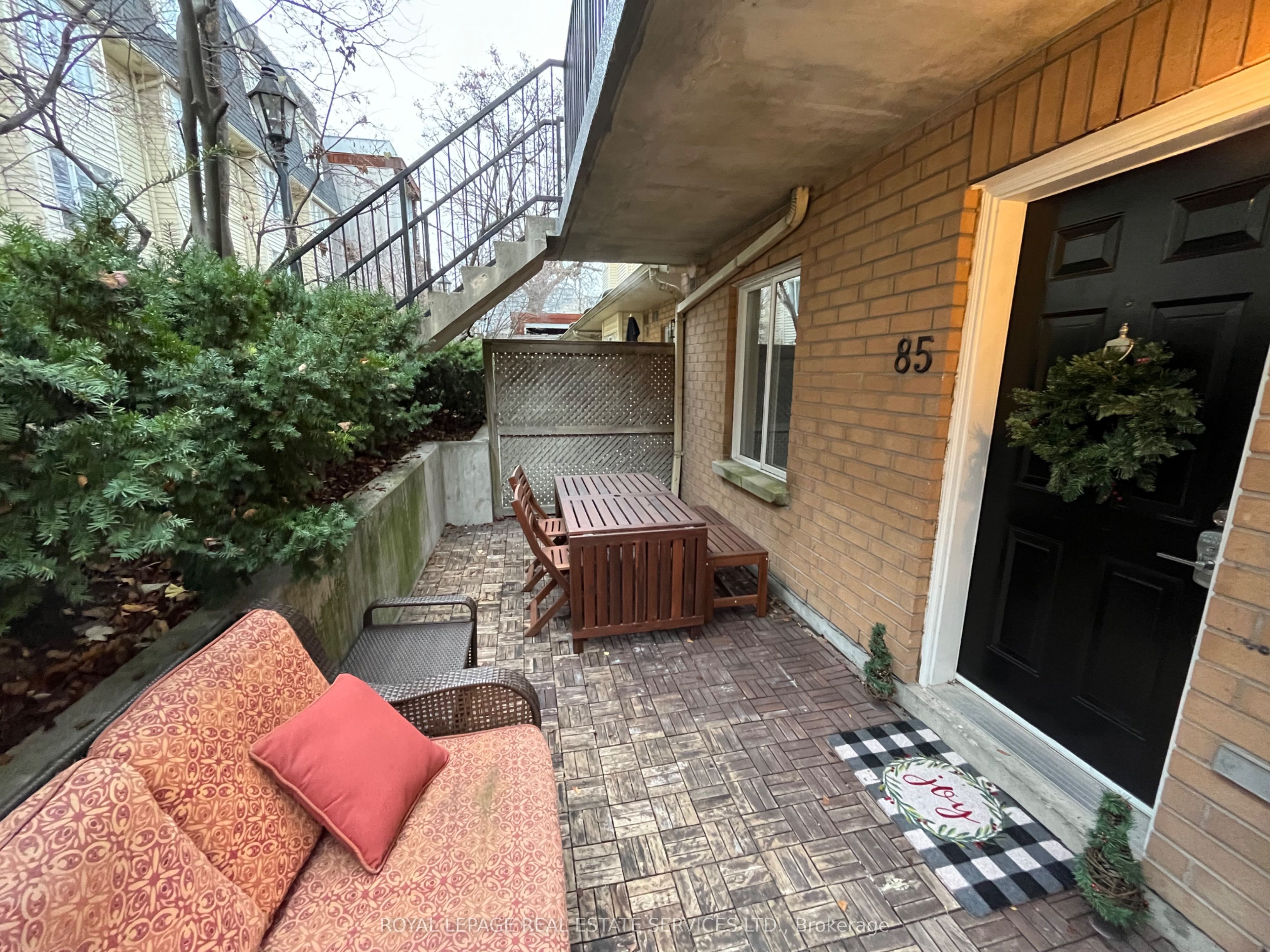 208 Niagara Street 85