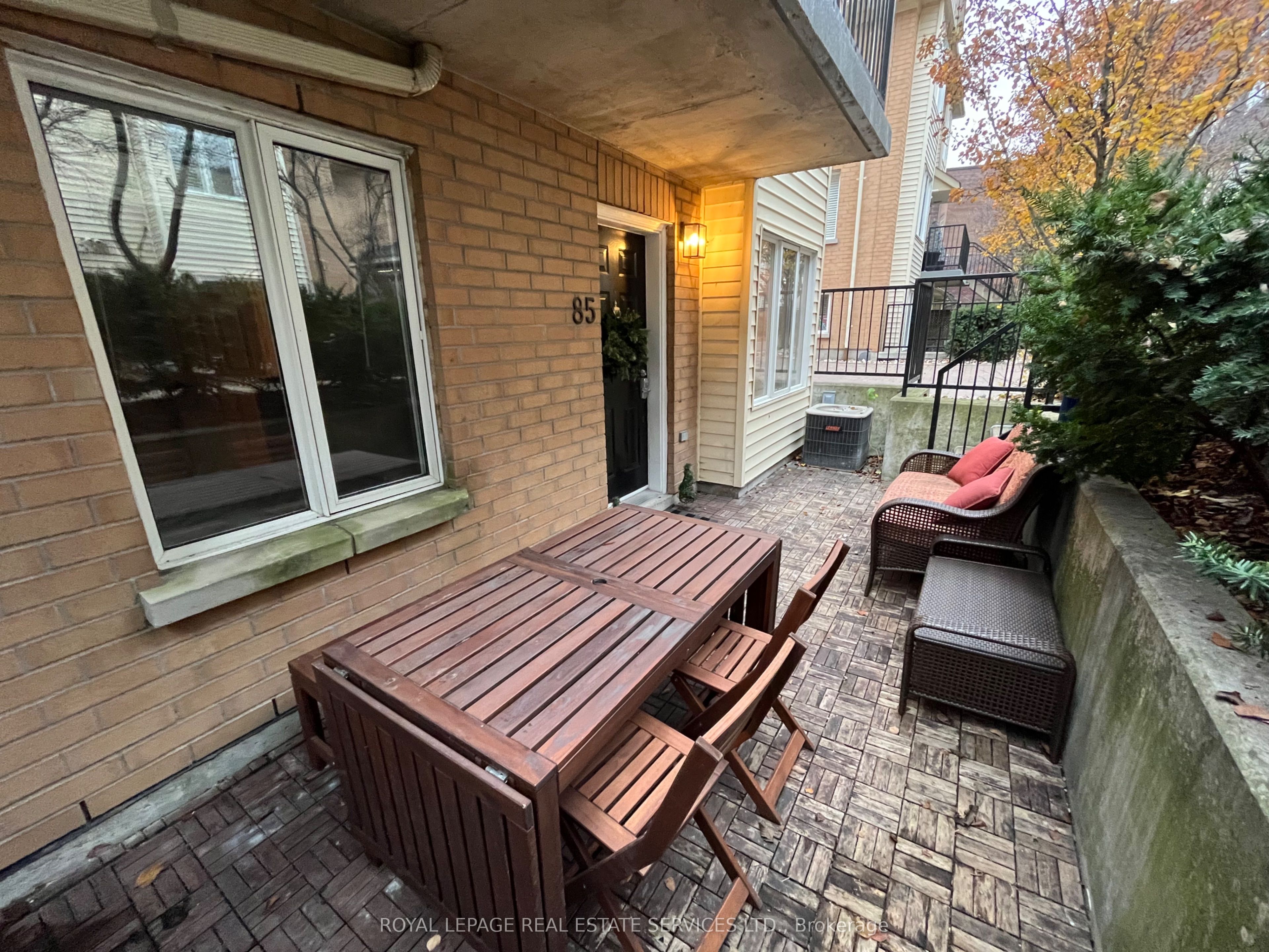 208 Niagara Street 85