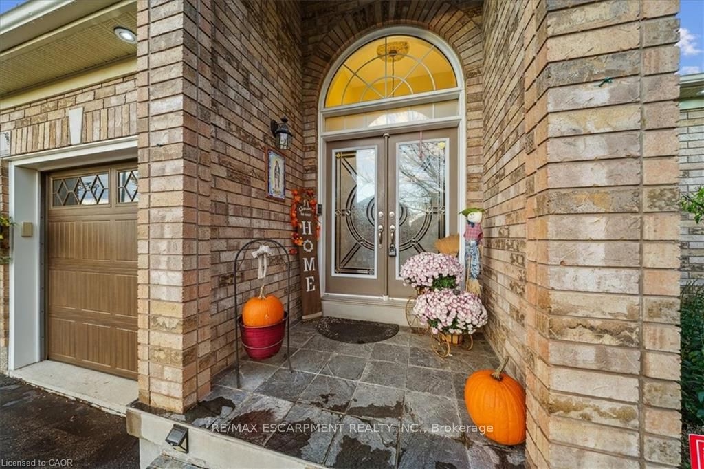 52 Mistycreek Crescent