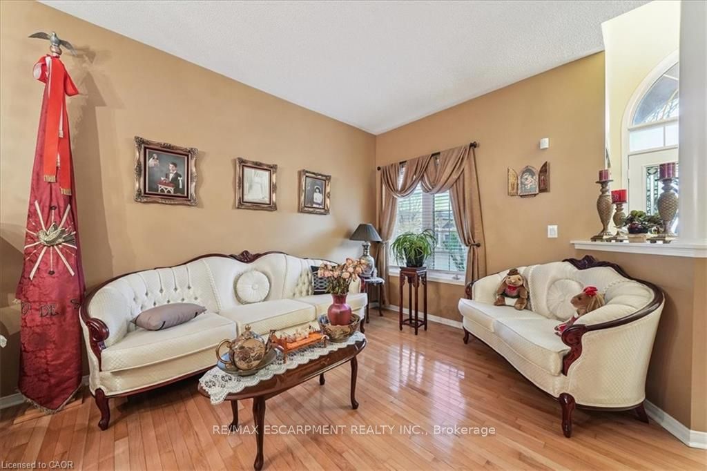 52 Mistycreek Crescent