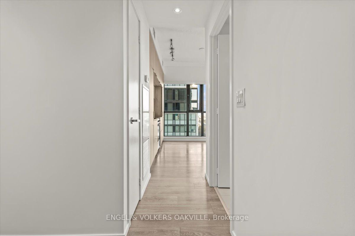 159 Dundas Street E 2405