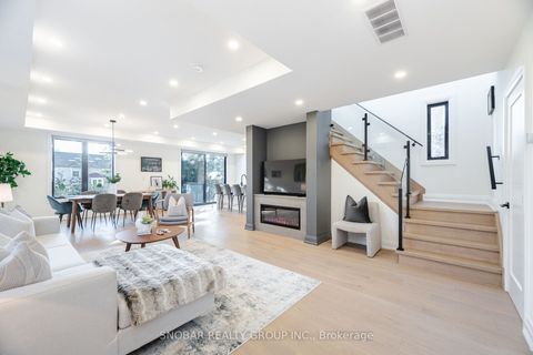 720 Hillman Crescent Mississauga ON L4Y 2J2