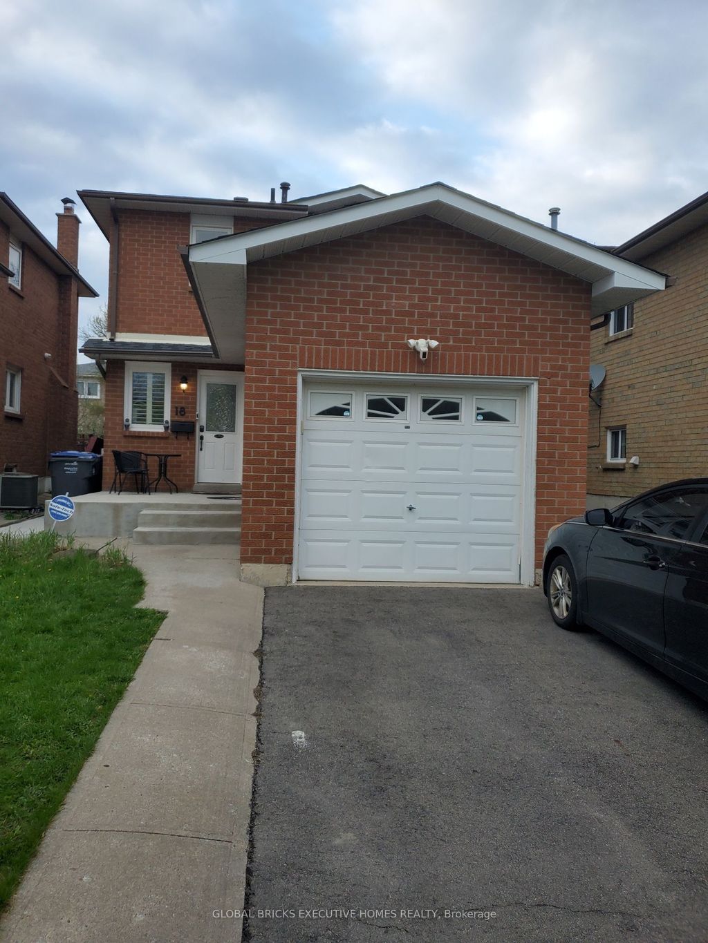 Photo of 18 Deerpark Crescent, Brampton, ON L6X 2T7 (MLS # W13074770)