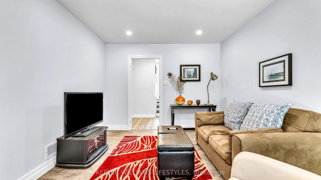 Photo of 900 Pond View Road #72, London South, ON N5Z 4L7 (MLS # X13755194)