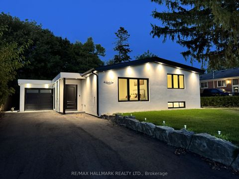 Photo of 25 Knowles Crescent, Aurora, ON L4G 1Z6 (MLS # N12472535)