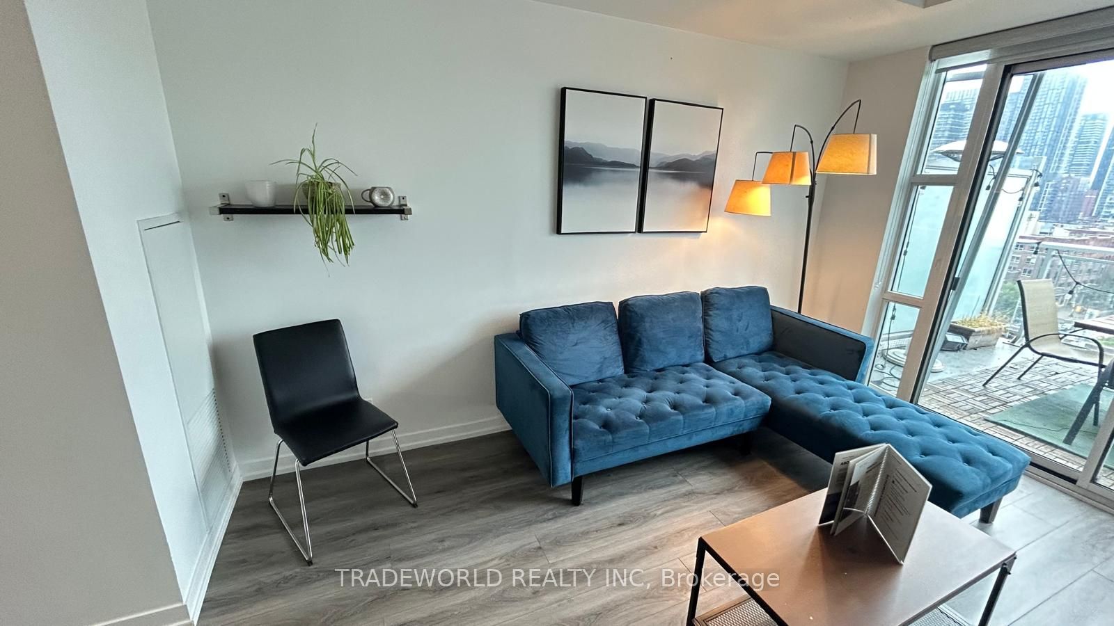10 Willison Square Ph7
