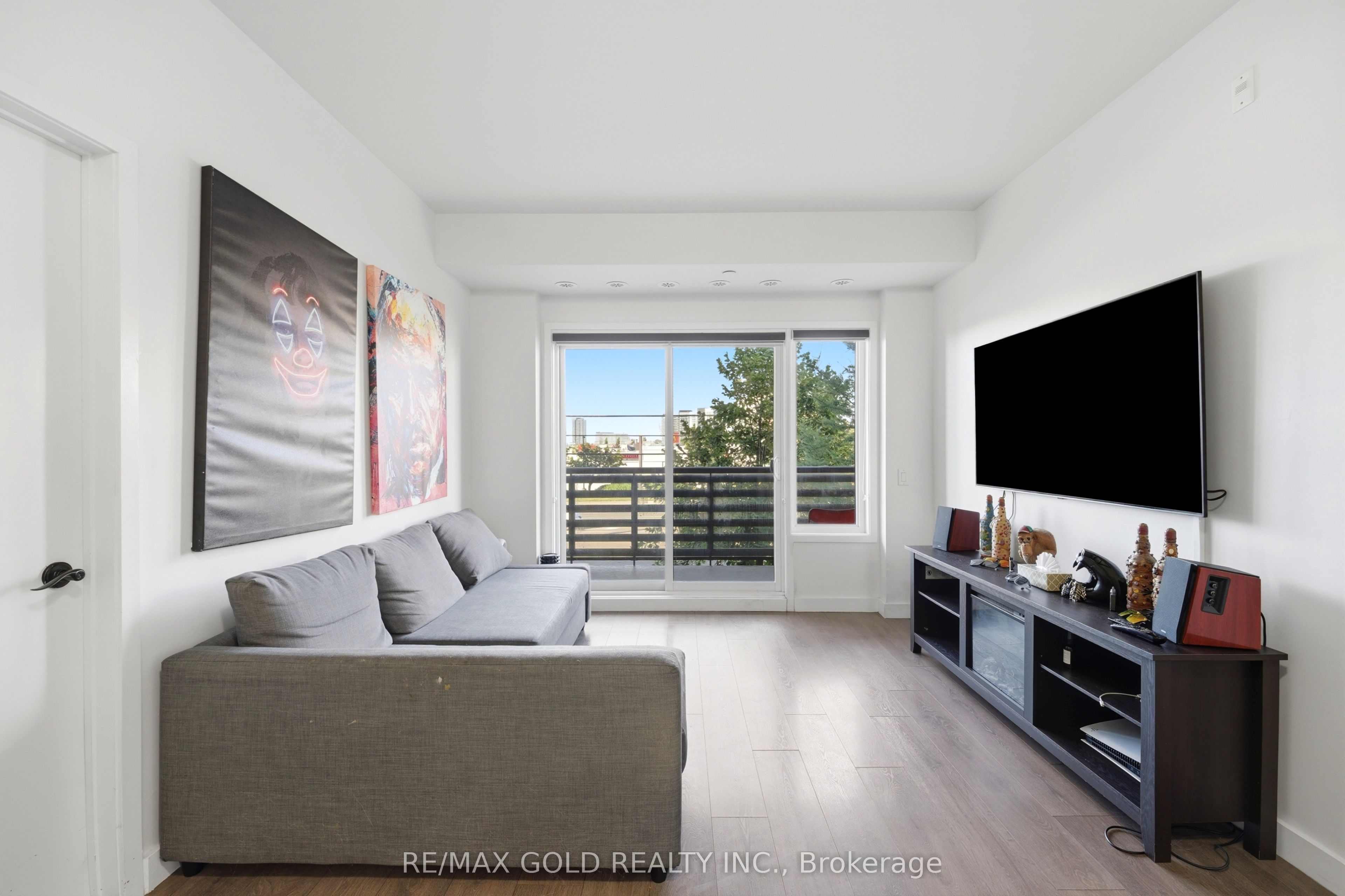 5025 Harvard Road 211