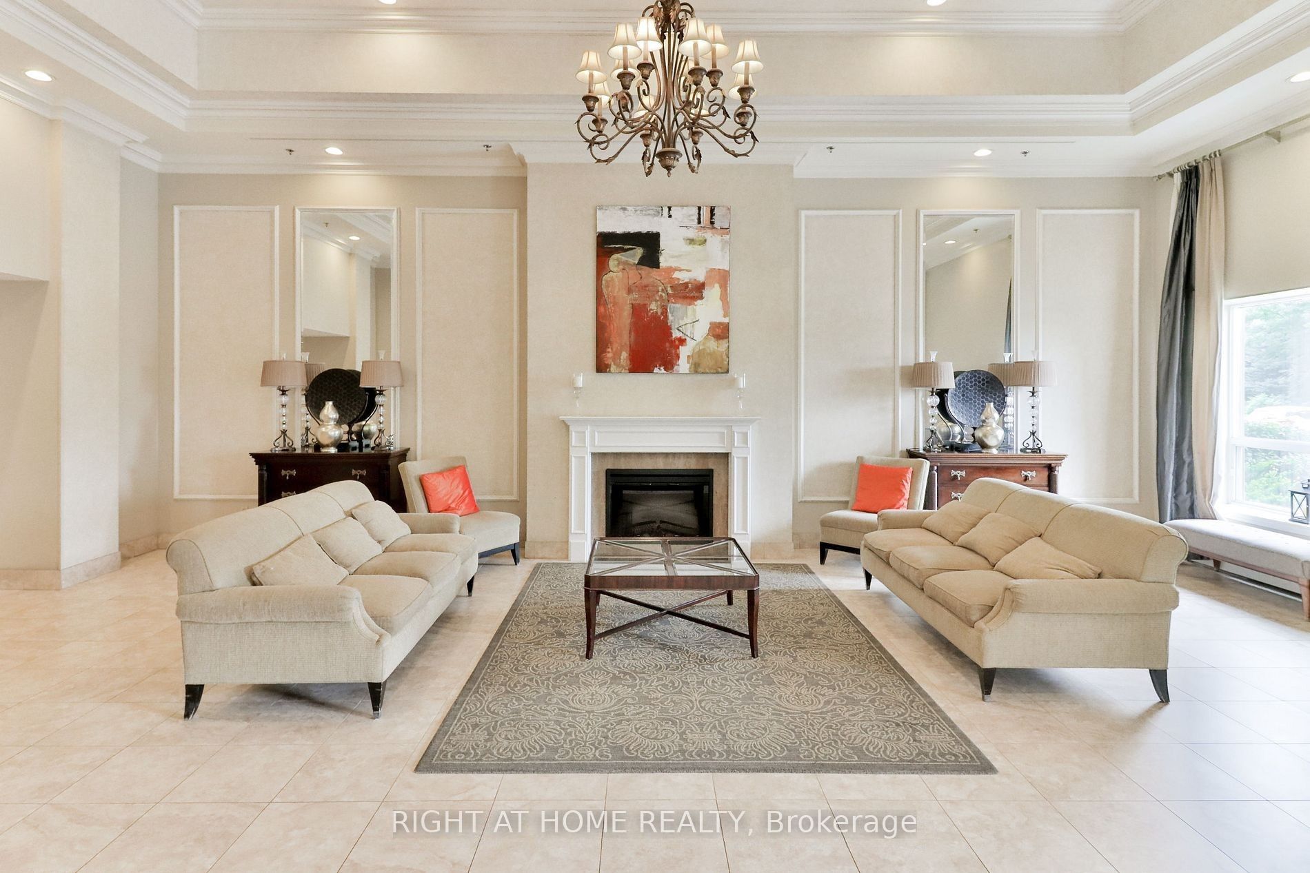 8 Maison Parc Court 305