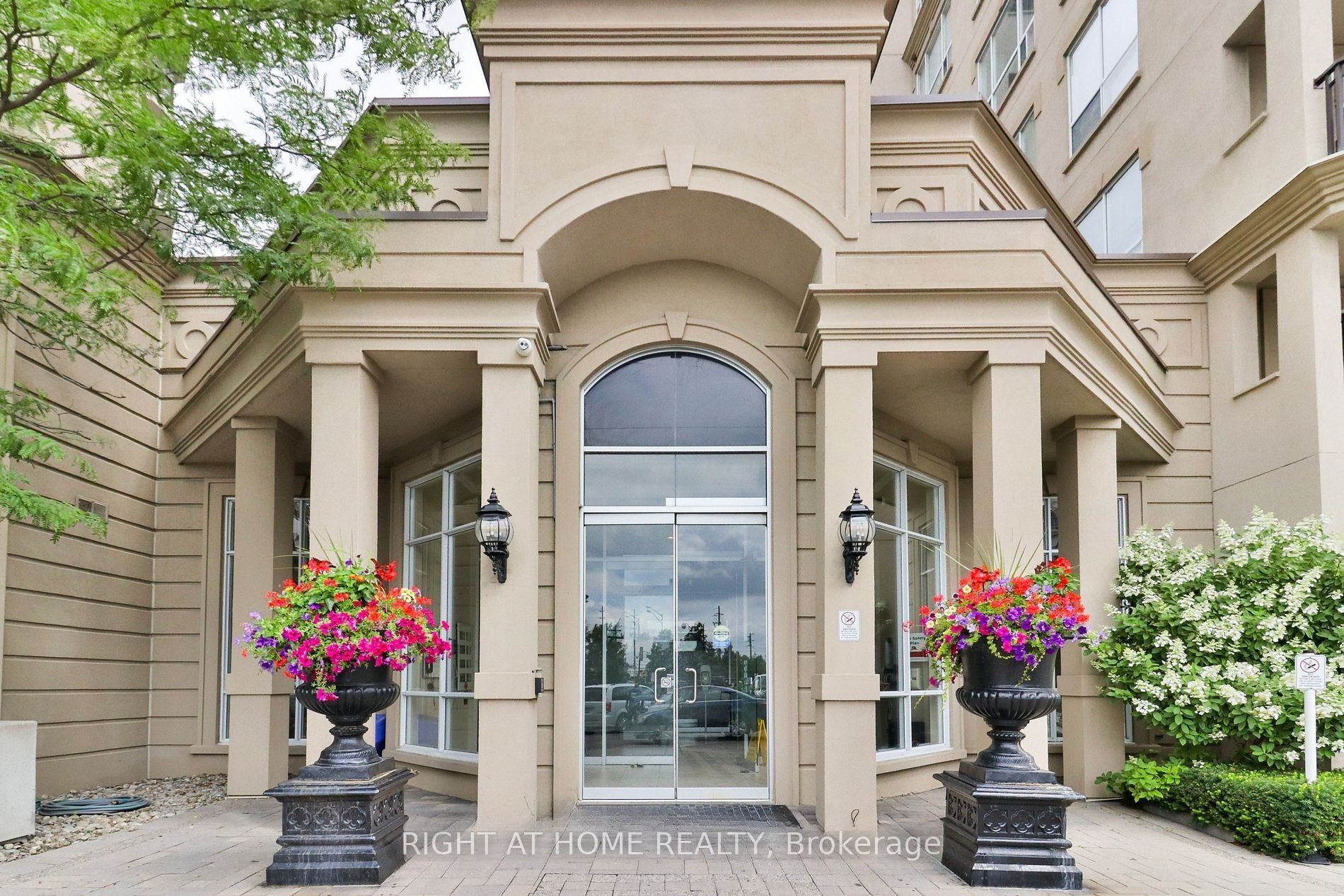 8 Maison Parc Court 305