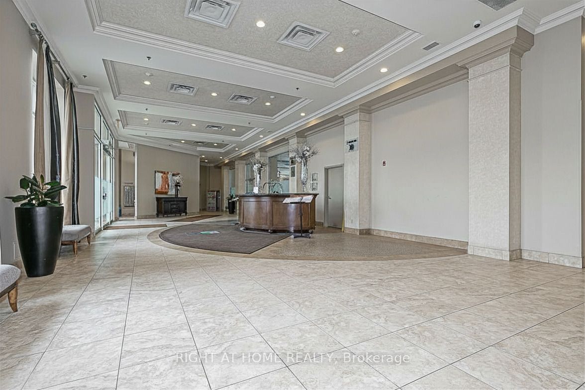 8 Maison Parc Court 305