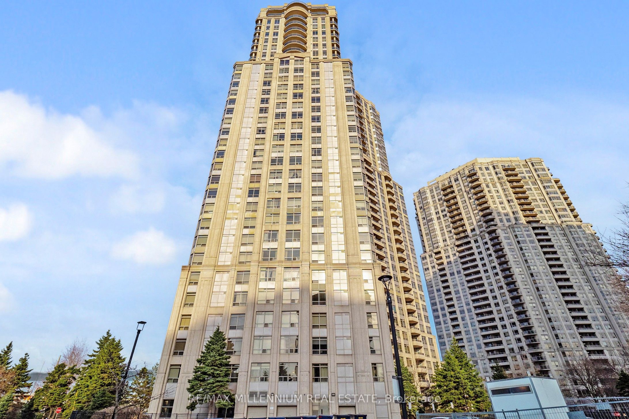 25 Kingsbridge Garden Circle 423