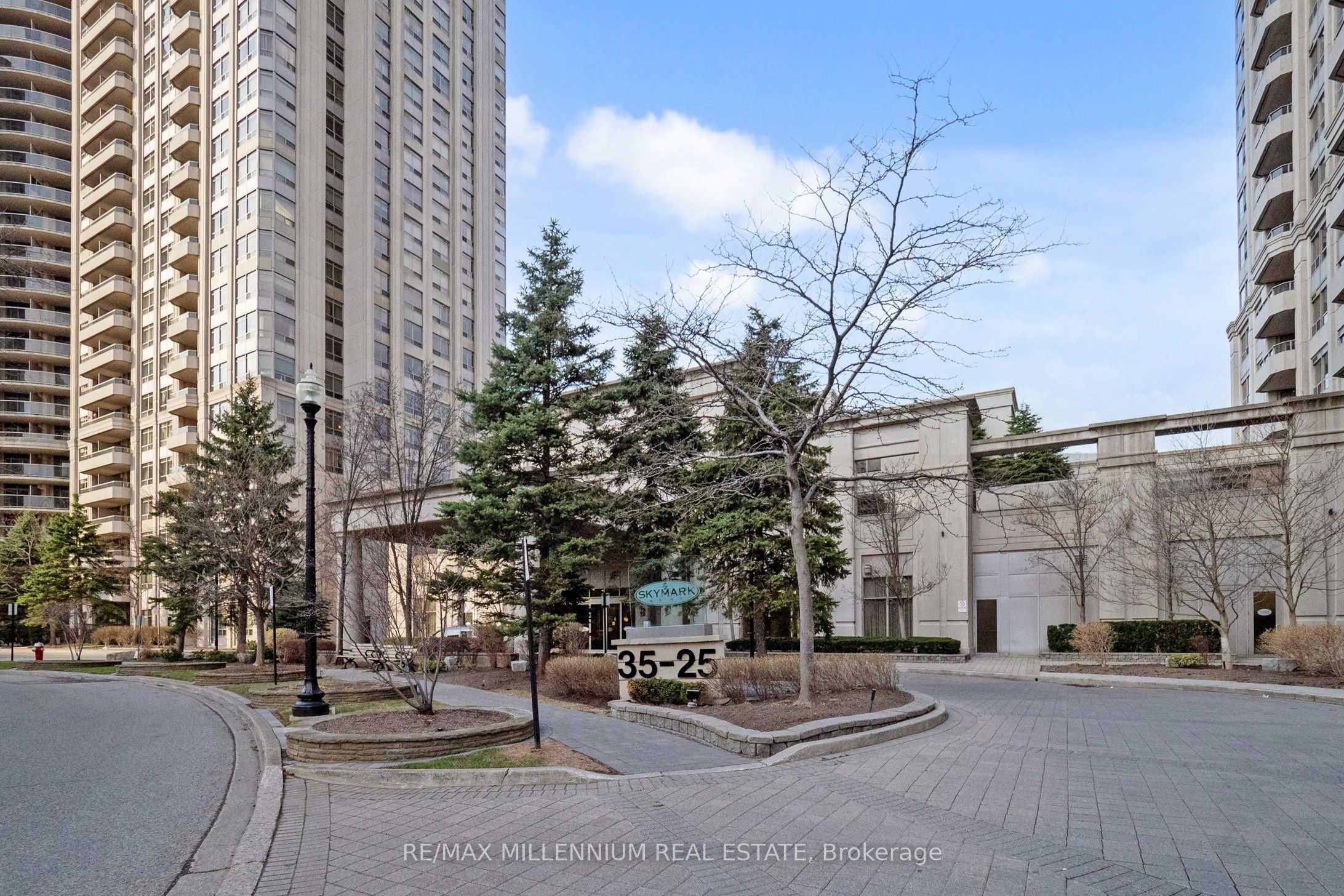25 Kingsbridge Garden Circle 423