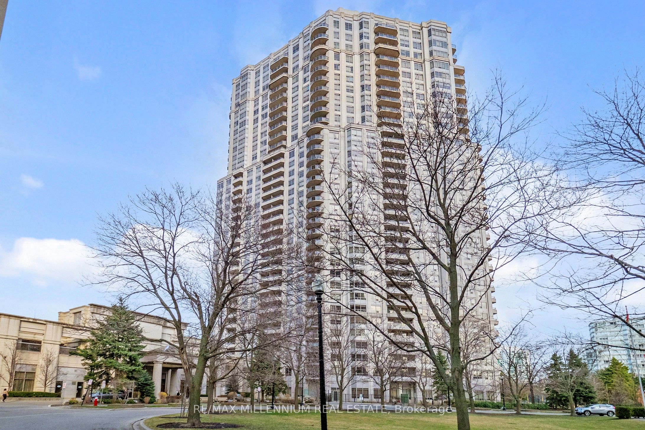 25 Kingsbridge Garden Circle 423