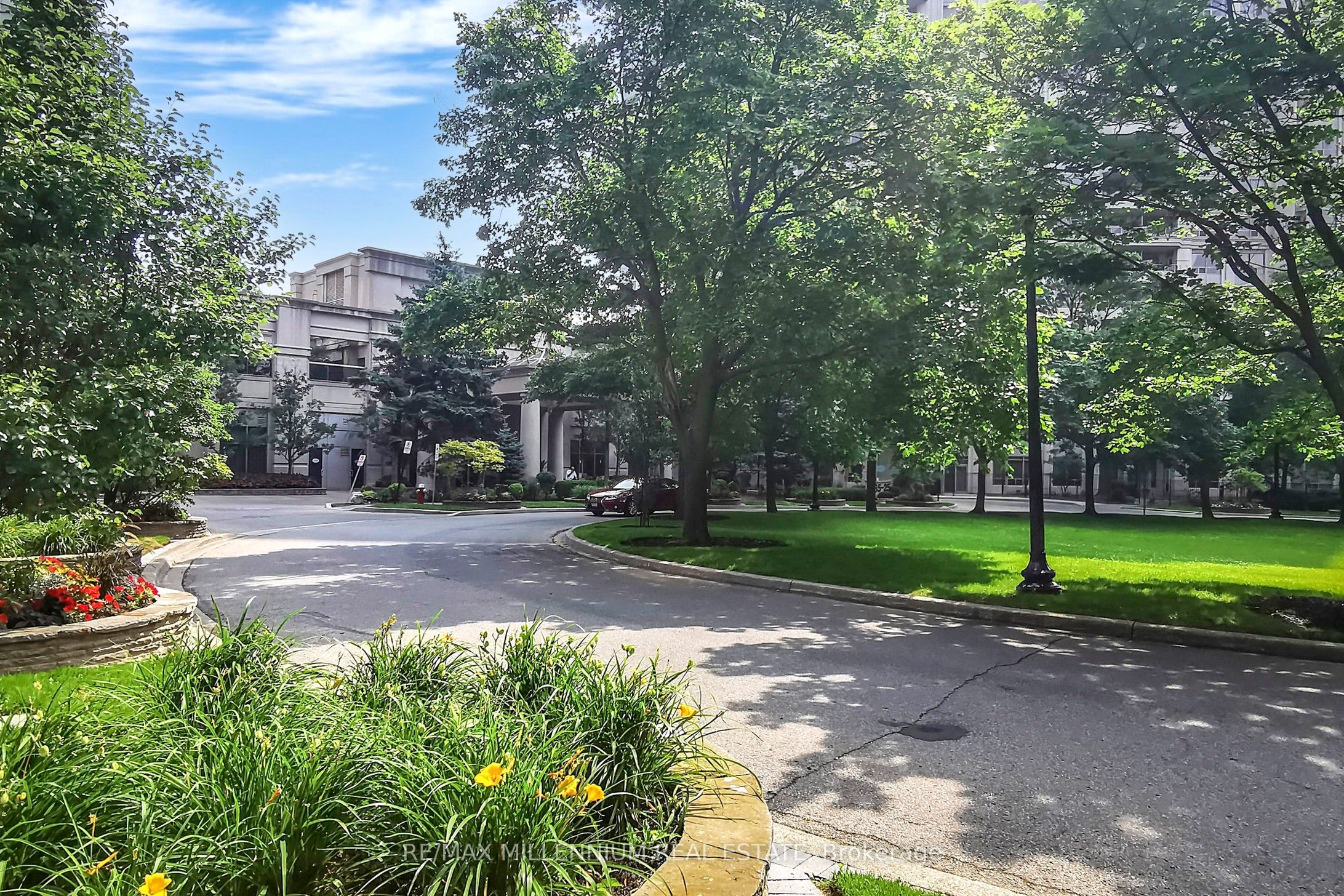 25 Kingsbridge Garden Circle 423