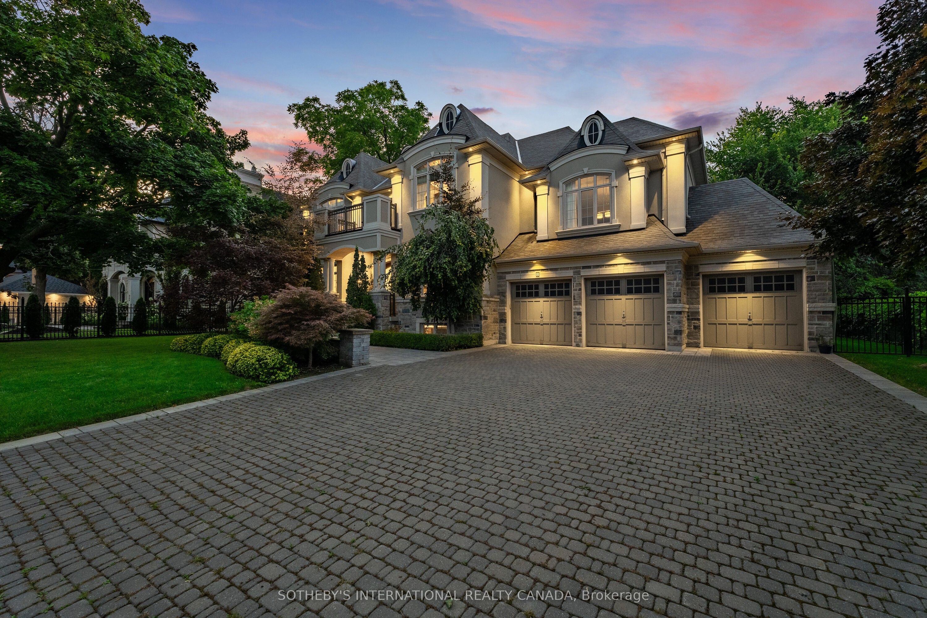 8 Thornhill Avenue