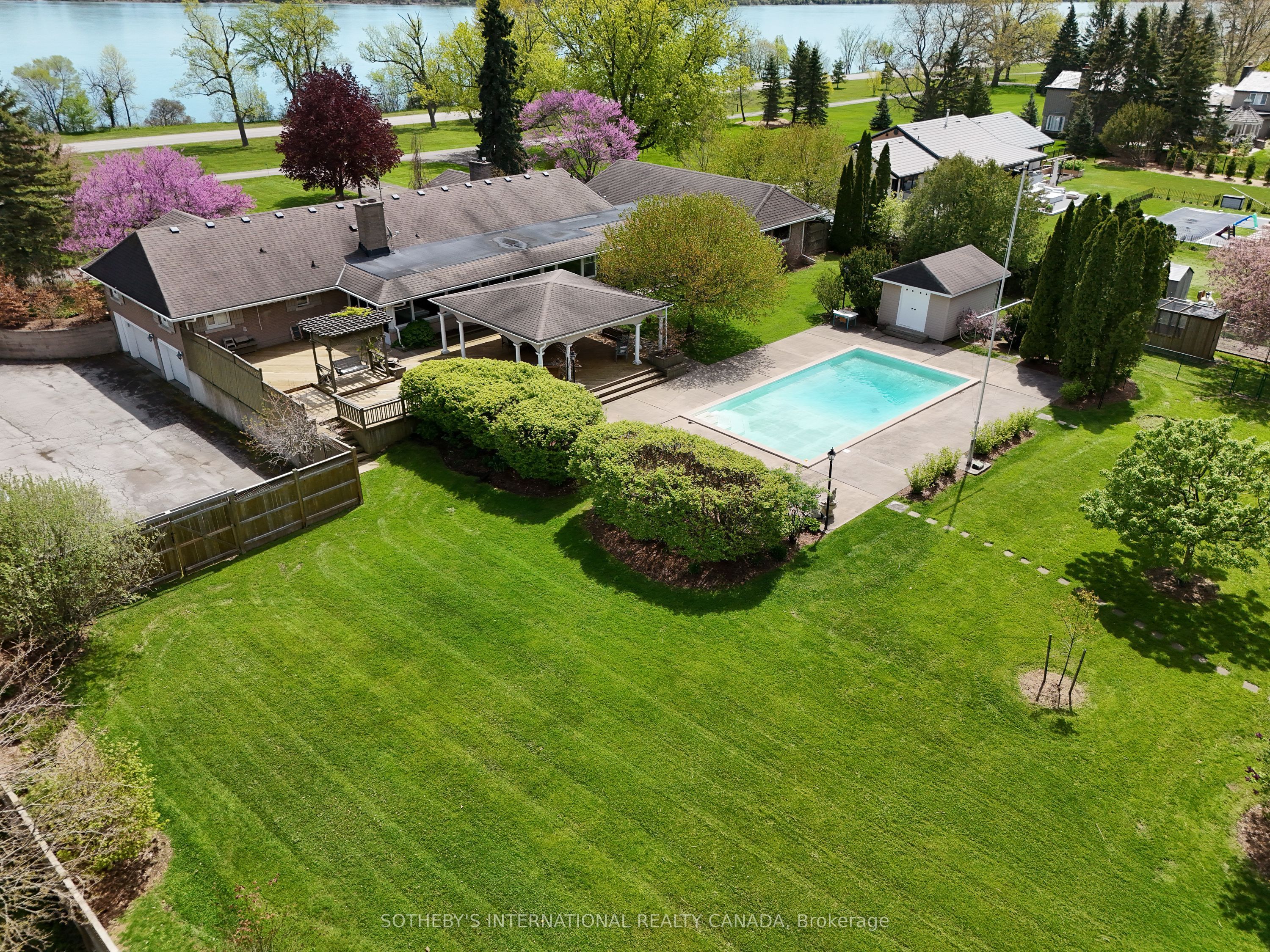 9317 Niagara River Parkway