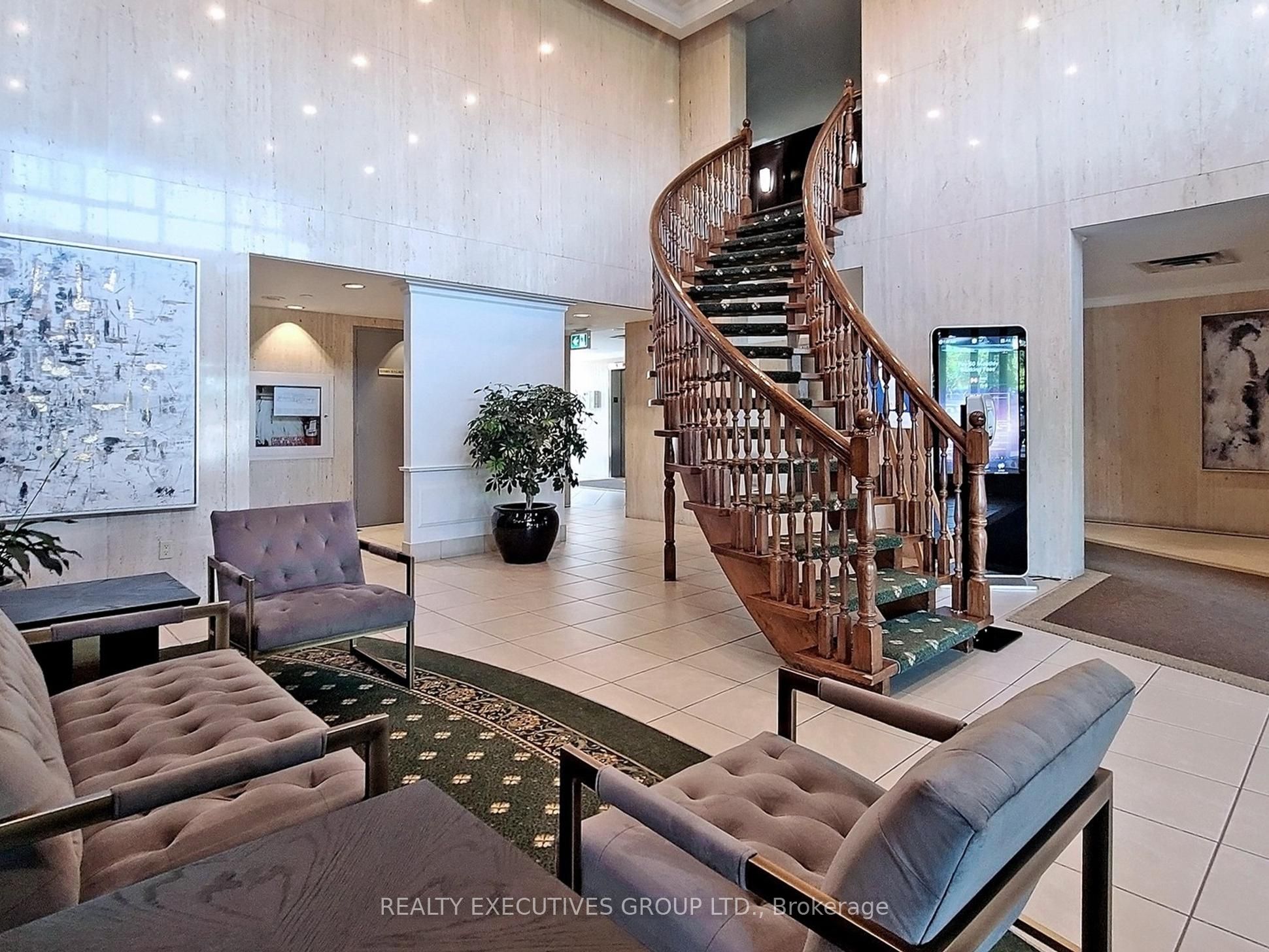 8111 Yonge Street 1701