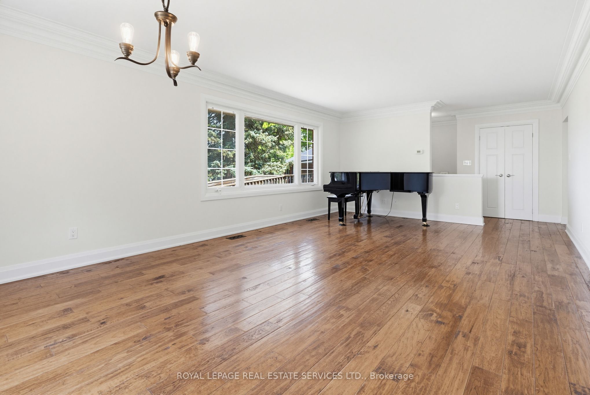652 Hillcrest Drive