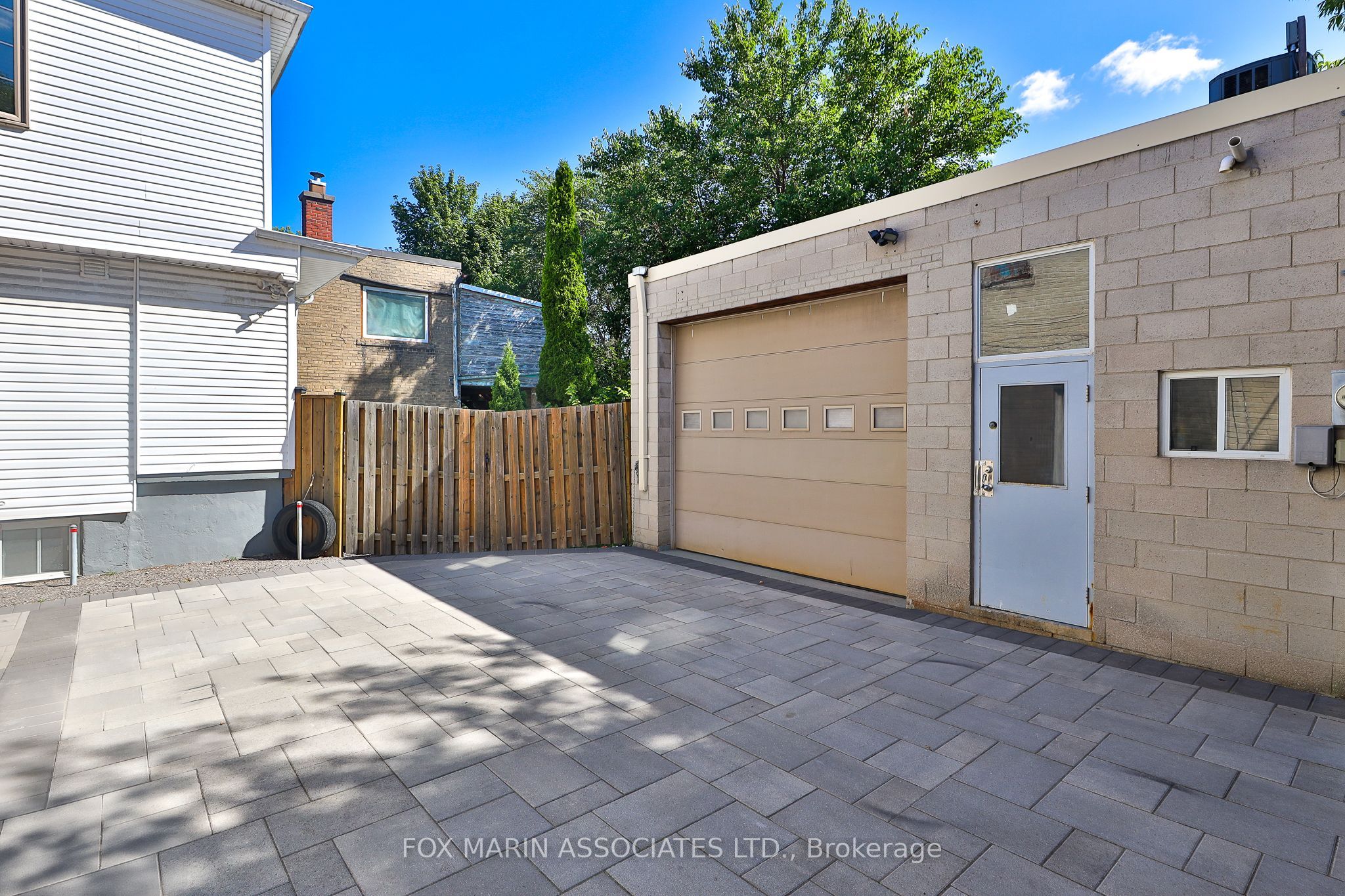 1215 Woodbine Avenue